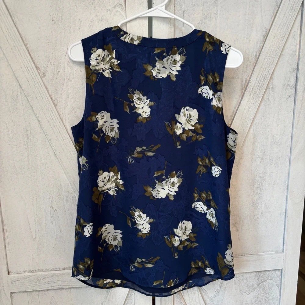 Talbots Floral Sleeveless Top Women’s Medium Tie Neck Navy Blue Blouse Office - Picture 2 of 10